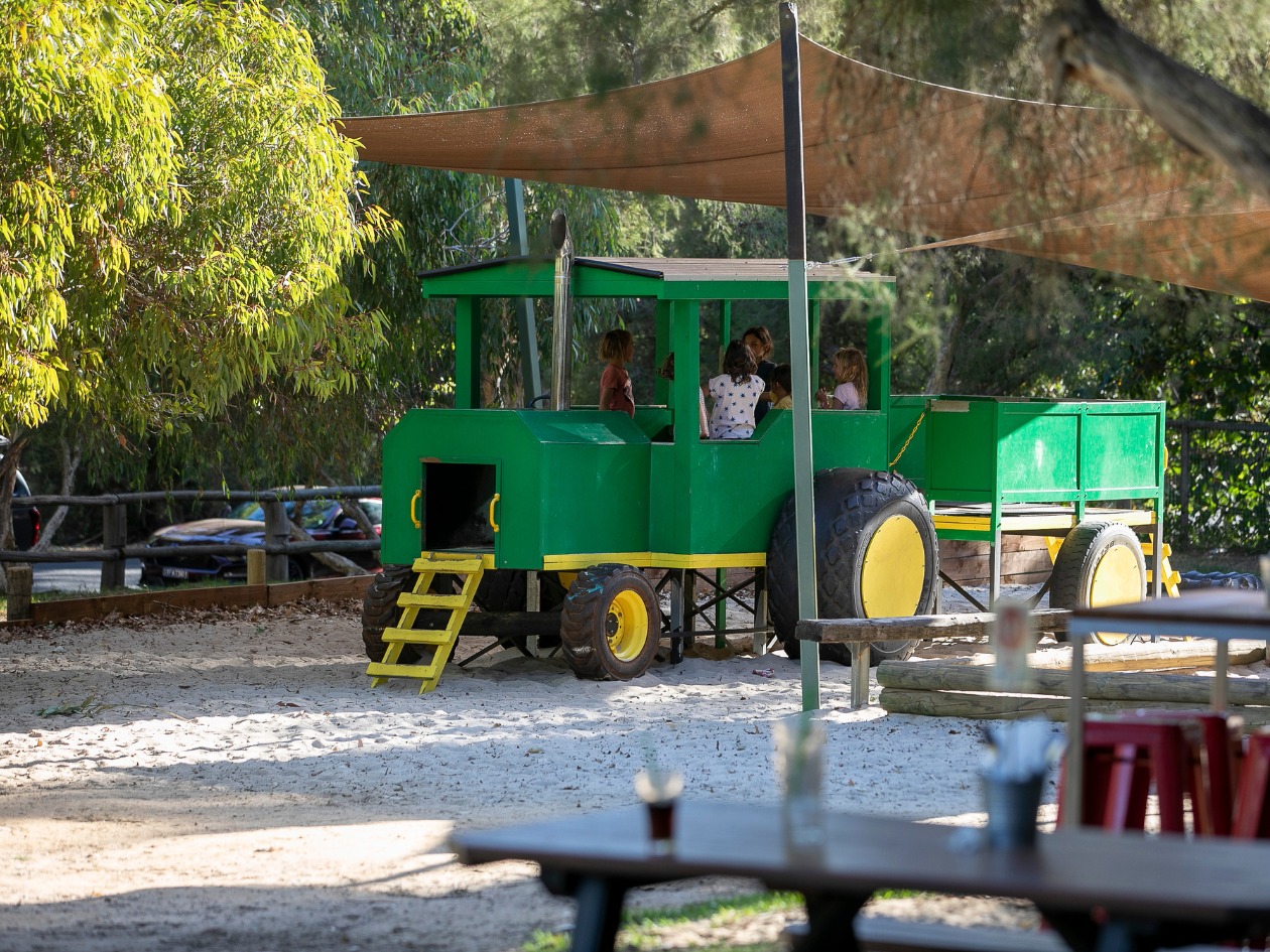 Parkerville Tavern restaurant perth with playground