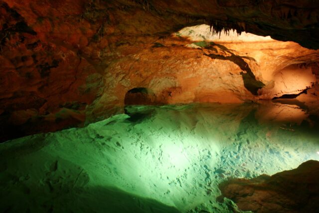 Exploring the Jenolan Cave in Blue Mountains