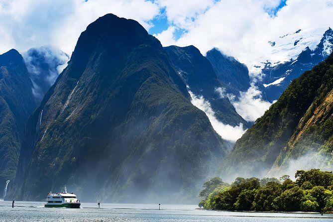 Comprehensive Travel Guide to Milford Sound