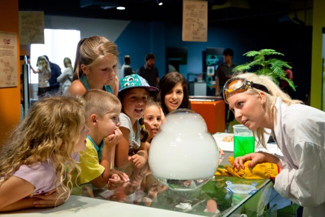 Visiting Questacon - National Science and Technology Centre with Kids