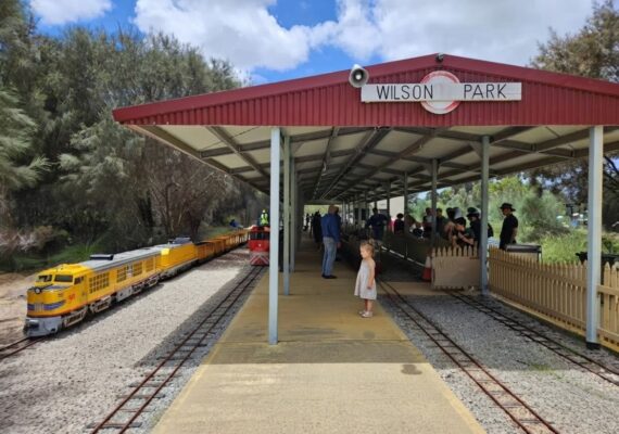 Castledare Miniature Railway - Ride the Little Trains in Wilson